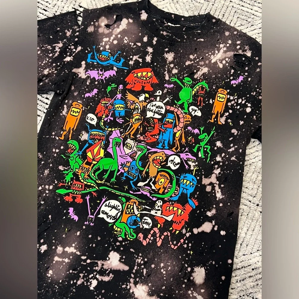 One Of A Kind Vintage Volcom T-Shirt - Picture 3 of 6